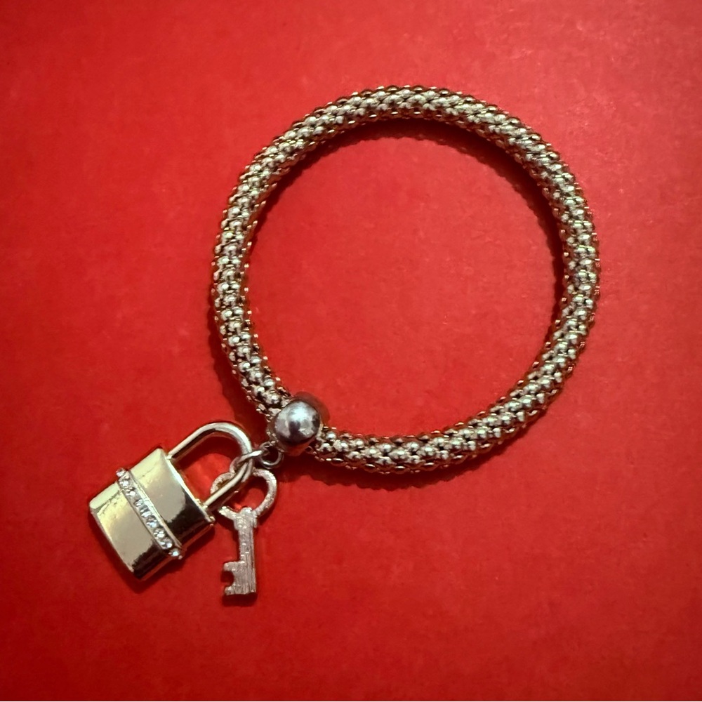 Elegant Gold Plated Bracelet with Lock and Key Charm